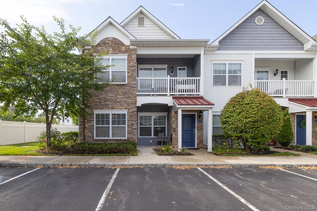 54 Barley Lane 54L, Patchogue, NY 11772