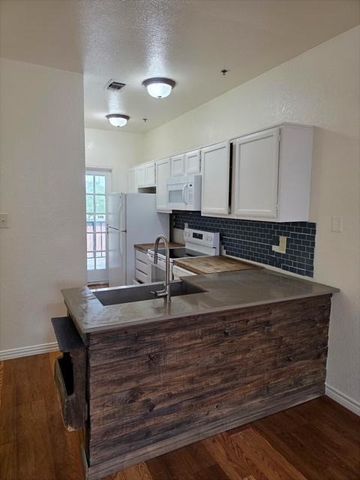 4800 W Lovers Lane 512, Dallas, TX 75209