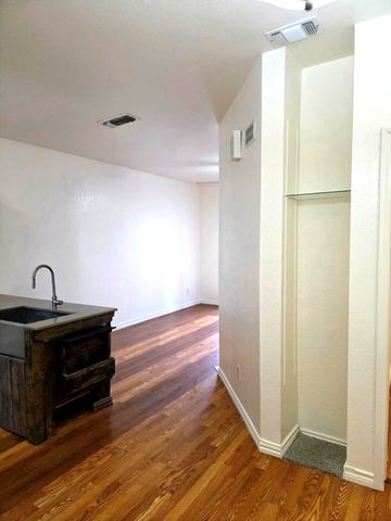 4800 W Lovers Lane 512, Dallas, TX 75209