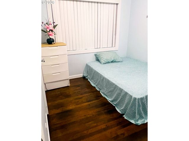 8647 Ne SCHUYLER St, Portland, OR 97220