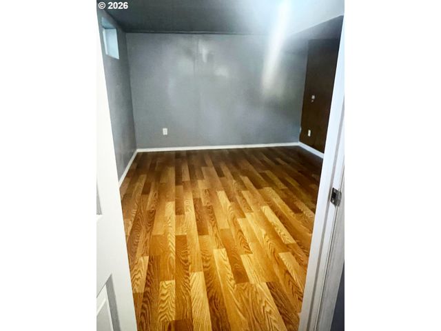 8647 Ne SCHUYLER St, Portland, OR 97220