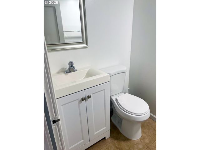 8647 Ne SCHUYLER St, Portland, OR 97220