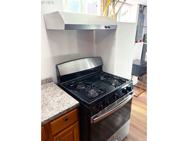 8647 Ne SCHUYLER St, Portland, OR 97220