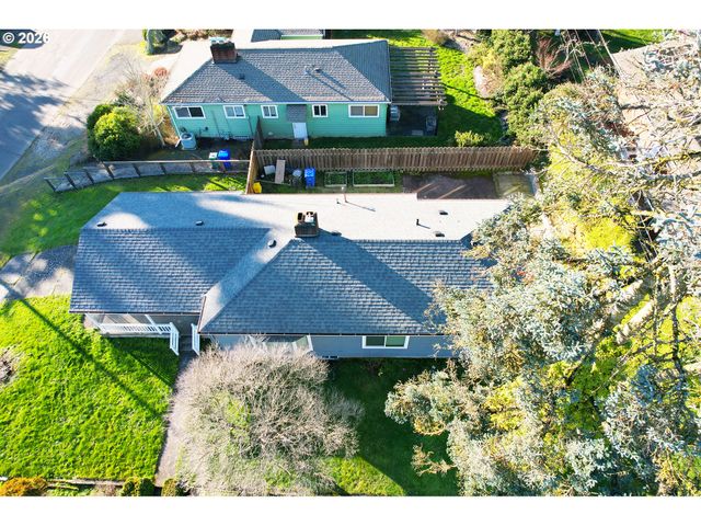 8647 Ne SCHUYLER St, Portland, OR 97220