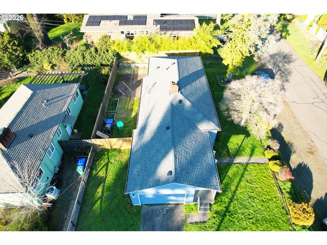 8647 Ne SCHUYLER St, Portland, OR 97220