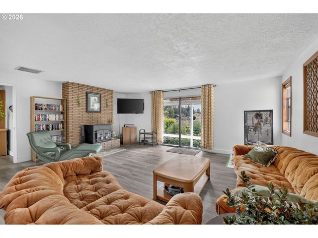 5963 SHAW Hwy, Aumsville, OR 97325