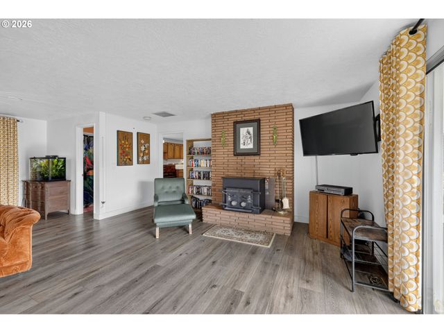 5963 SHAW Hwy, Aumsville, OR 97325