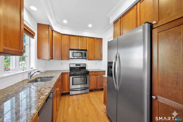 160 Glenbrook Road 2B, Stamford, CT 06902