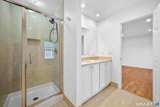 160 Glenbrook Road 2B, Stamford, CT 06902