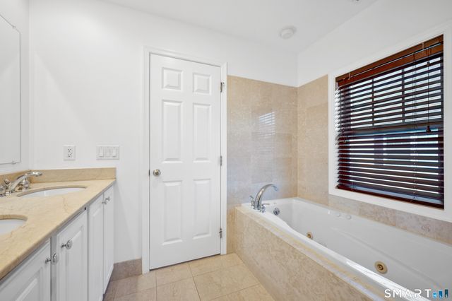 160 Glenbrook Road 2B, Stamford, CT 06902