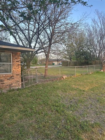 202 S Spencer Street, Mart, TX 76664