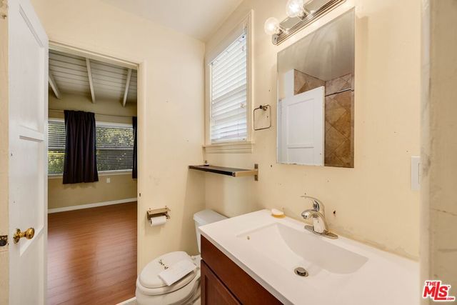 15217 Hartsook Street, Sherman Oaks, CA 91403