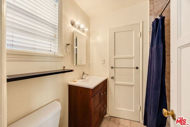 15217 Hartsook Street, Sherman Oaks, CA 91403