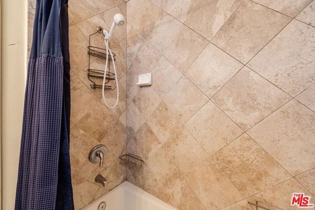 15217 Hartsook Street, Sherman Oaks, CA 91403
