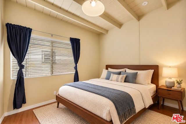 15217 Hartsook Street, Sherman Oaks, CA 91403