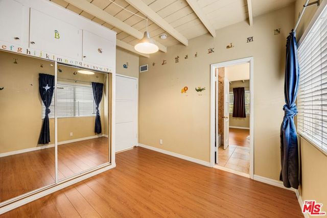 15217 Hartsook Street, Sherman Oaks, CA 91403