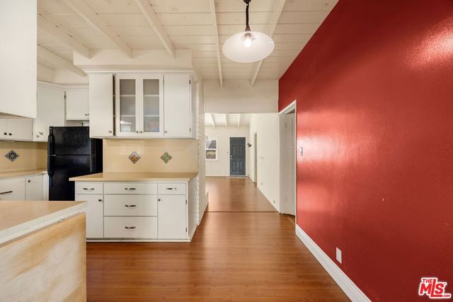 15217 Hartsook Street, Sherman Oaks, CA 91403
