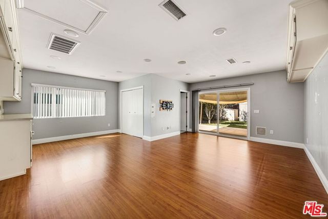15217 Hartsook Street, Sherman Oaks, CA 91403