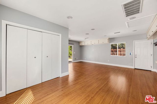 15217 Hartsook Street, Sherman Oaks, CA 91403