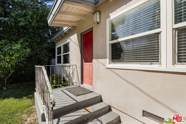 15217 Hartsook Street, Sherman Oaks, CA 91403