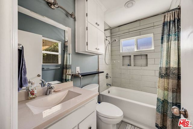 15217 Hartsook Street, Sherman Oaks, CA 91403