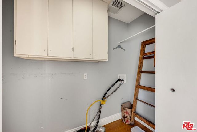 15217 Hartsook Street, Sherman Oaks, CA 91403