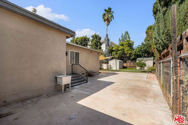 15217 Hartsook Street, Sherman Oaks, CA 91403