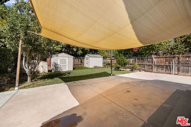 15217 Hartsook Street, Sherman Oaks, CA 91403
