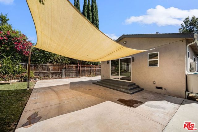 15217 Hartsook Street, Sherman Oaks, CA 91403