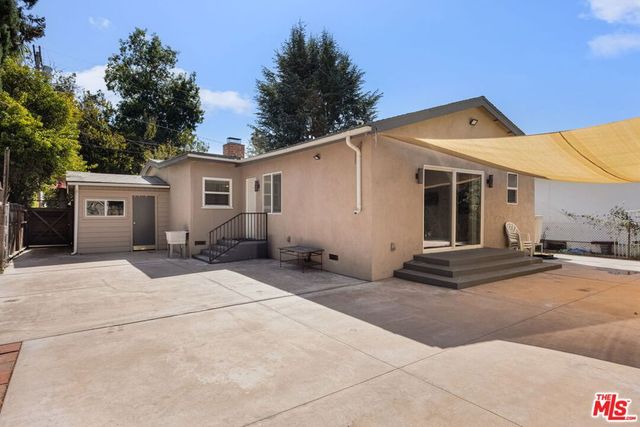 15217 Hartsook Street, Sherman Oaks, CA 91403