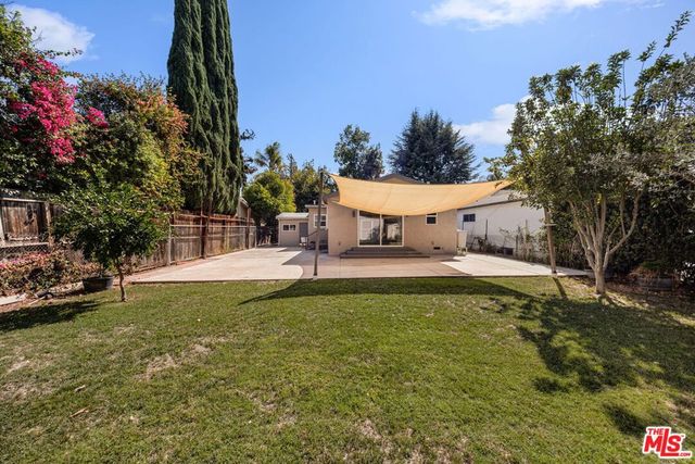15217 Hartsook Street, Sherman Oaks, CA 91403