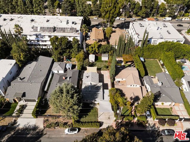 15217 Hartsook Street, Sherman Oaks, CA 91403