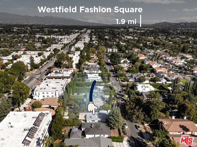 15217 Hartsook Street, Sherman Oaks, CA 91403