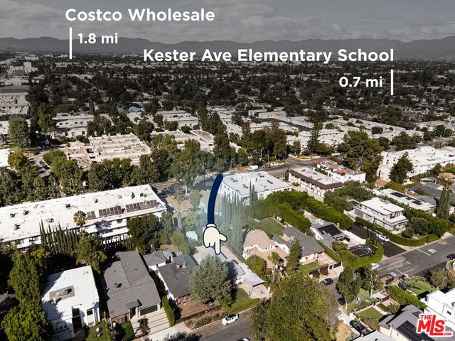 15217 Hartsook Street, Sherman Oaks, CA 91403