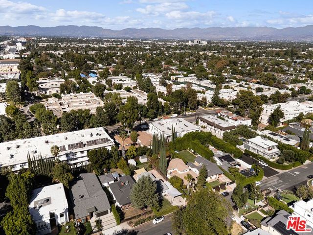15217 Hartsook Street, Sherman Oaks, CA 91403