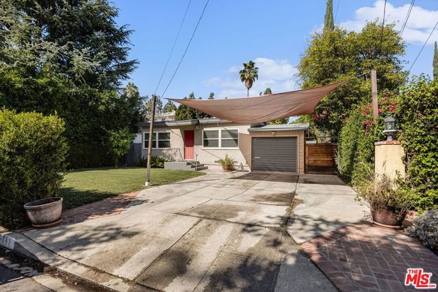 15217 Hartsook Street, Sherman Oaks, CA 91403