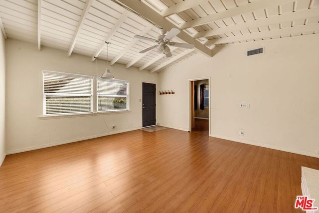 15217 Hartsook Street, Sherman Oaks, CA 91403