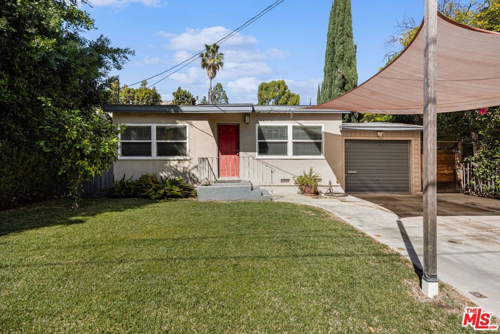 15217 Hartsook Street, Sherman Oaks, CA 91403