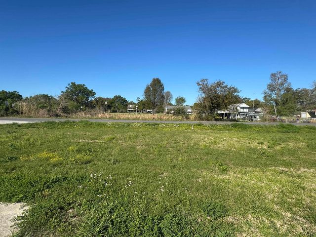 1447 Bayou Dularge Rd, Theriot, LA 70397