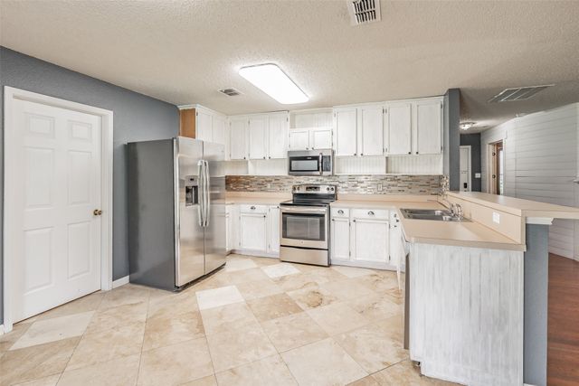 1036 Triple Crown Drive, Fort Worth, TX 76179
