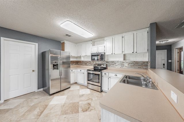 1036 Triple Crown Drive, Fort Worth, TX 76179