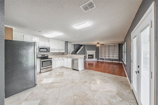 1036 Triple Crown Drive, Fort Worth, TX 76179