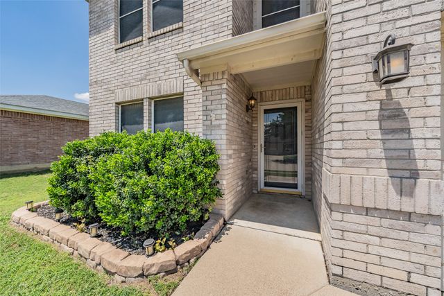 1036 Triple Crown Drive, Fort Worth, TX 76179