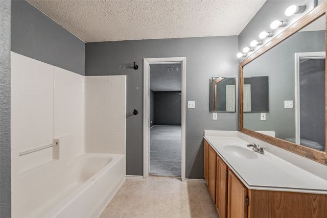 1036 Triple Crown Drive, Fort Worth, TX 76179