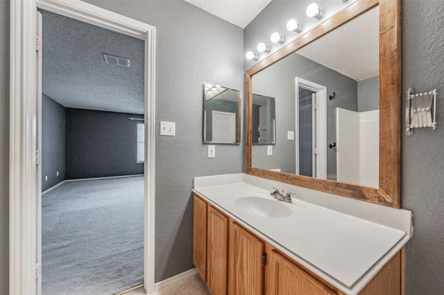 1036 Triple Crown Drive, Fort Worth, TX 76179