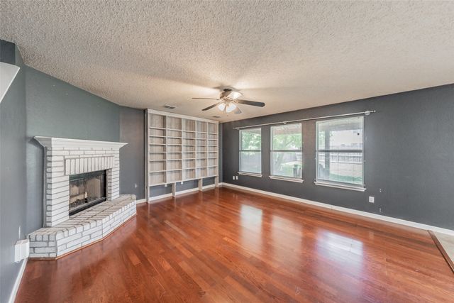 1036 Triple Crown Drive, Fort Worth, TX 76179
