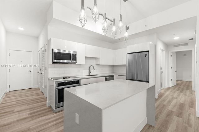 101 Diplomat Pkwy 1406, Hallandale Beach, FL 33009