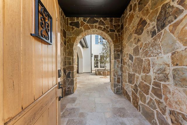 38 N Player Manor Circle, The Woodlands, TX 77382