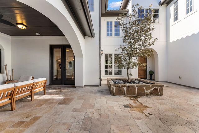 38 N Player Manor Circle, The Woodlands, TX 77382