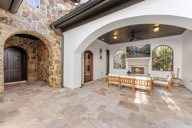 38 N Player Manor Circle, The Woodlands, TX 77382